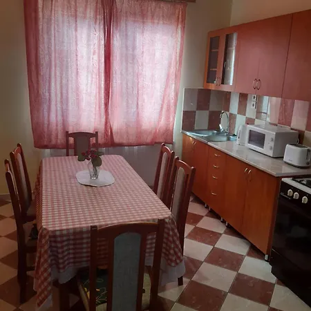 Sasfeszek Apartman