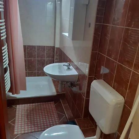 Apartment Sasfeszek *