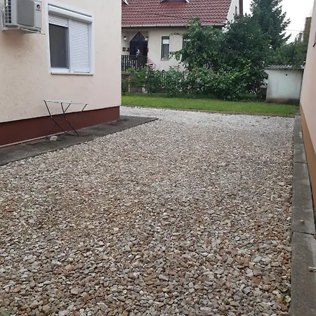 Apartment Sasfeszek
